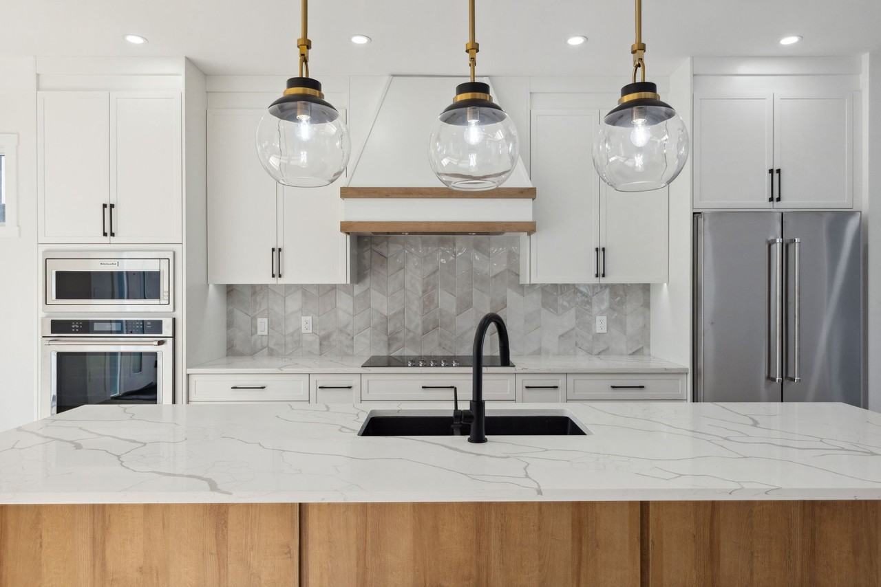 33 Harvard St Nw Uppr - Photo 3 of 19