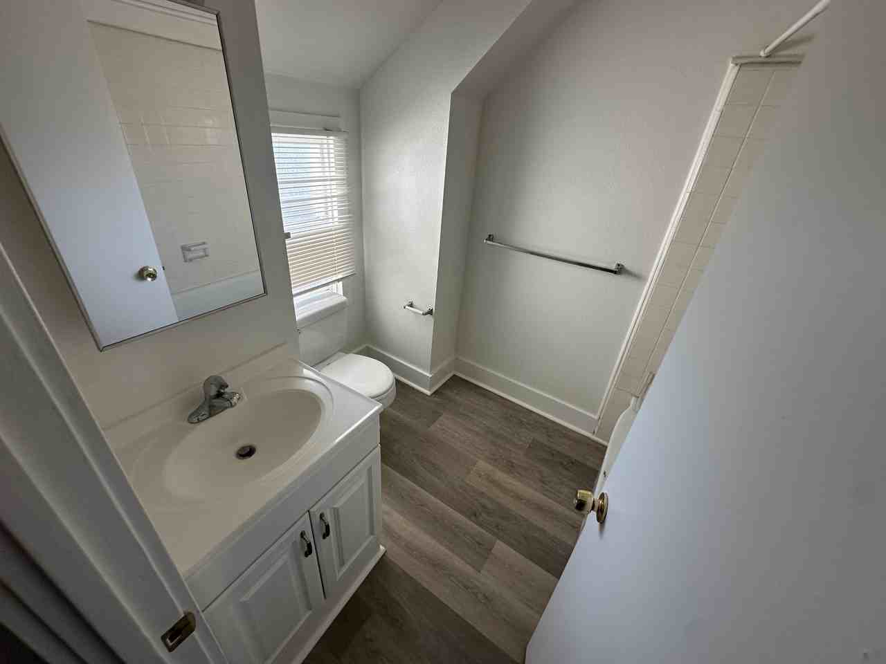 1511 Bath Street - Photo 4 of 4