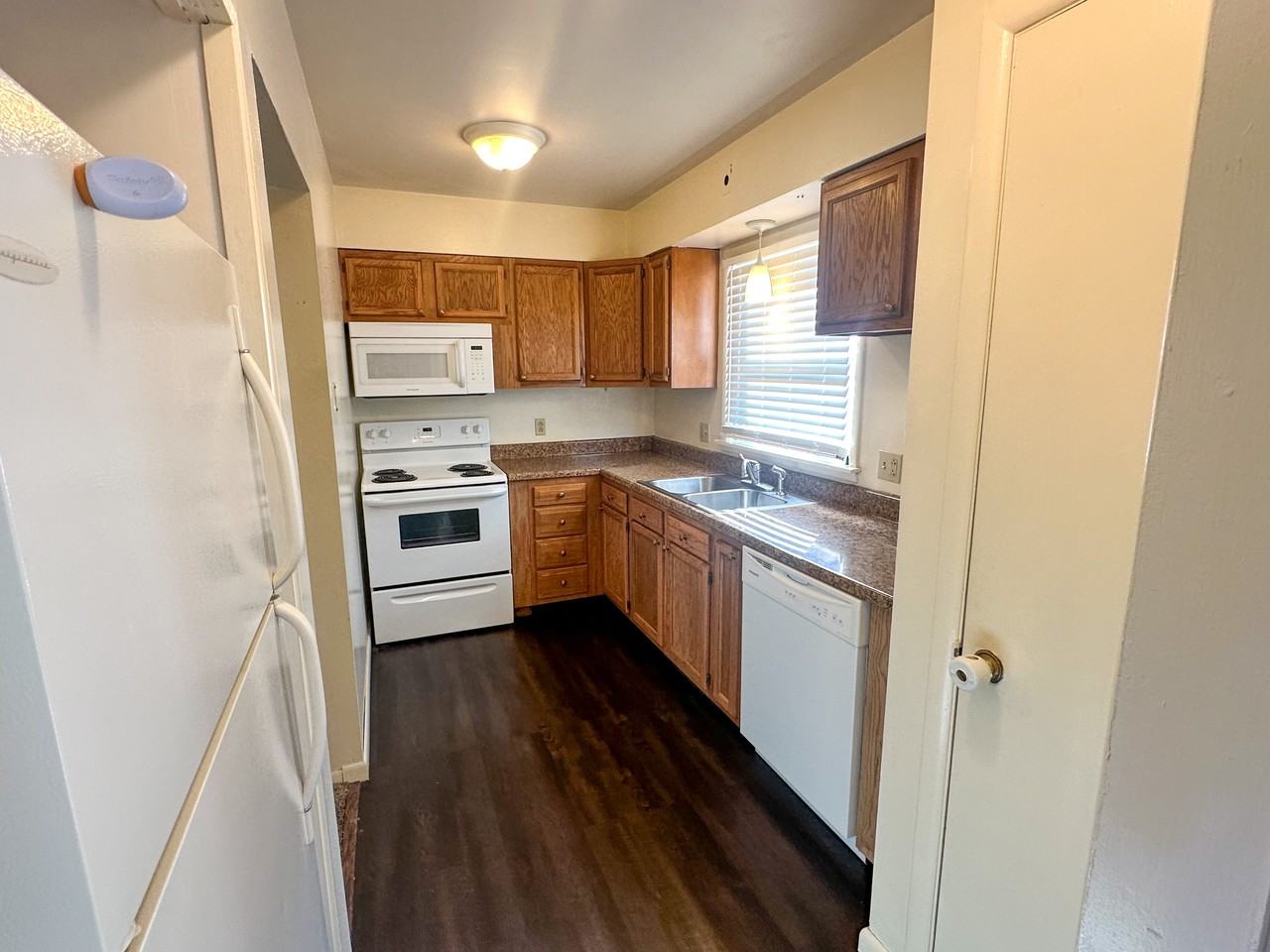 601 East Washington Street - Photo 2 of 10