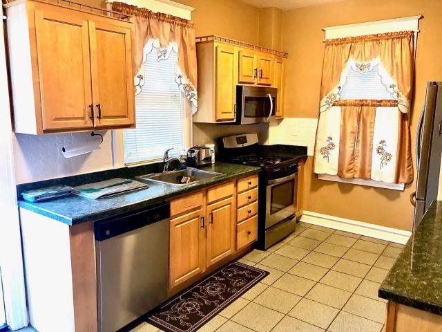 1655 Fowler Ave - Photo 2 of 10