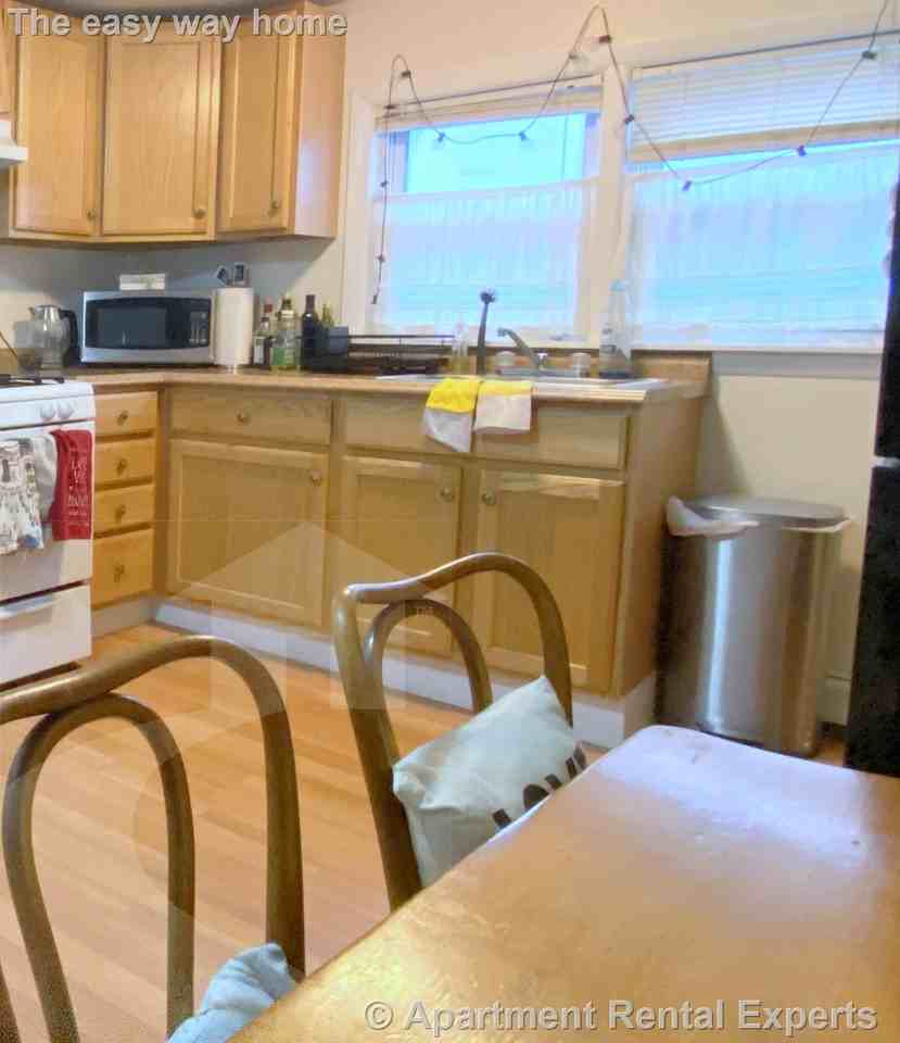 400 Franklin St #5 - Photo 3 of 10