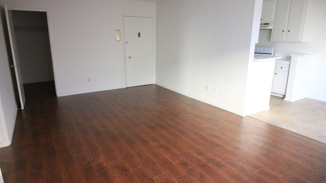 Regency - Photo 4 of 14