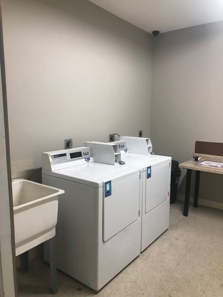 911 Massachusetts - Photo 2 of 12