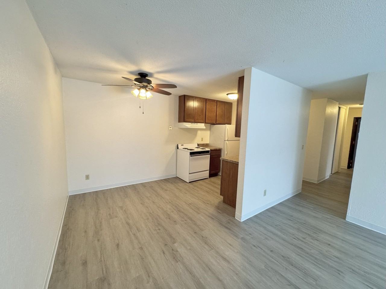 956 Place Apartments - Photo 6 of 38