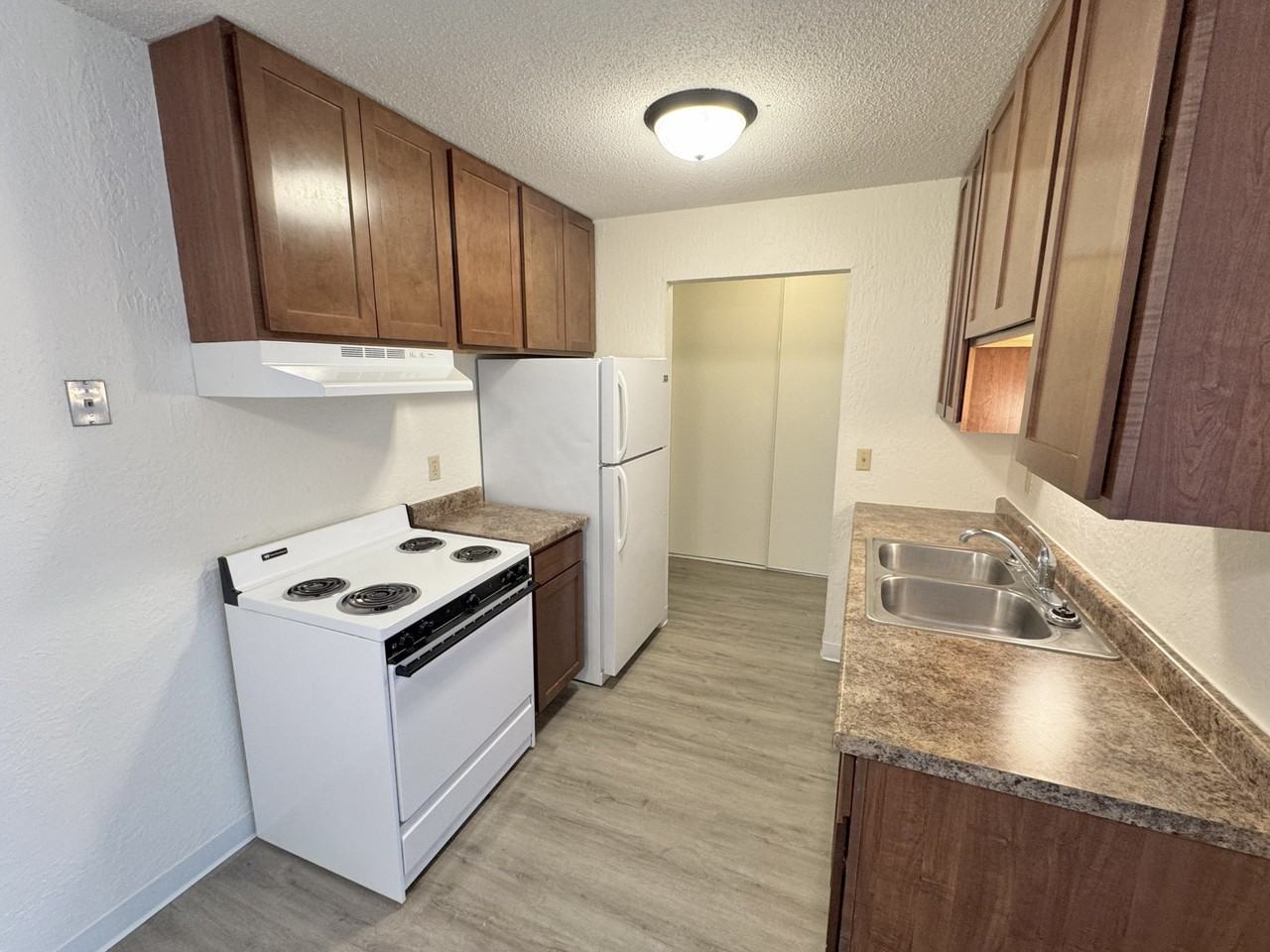 956 Place Apartments - Photo 7 of 38