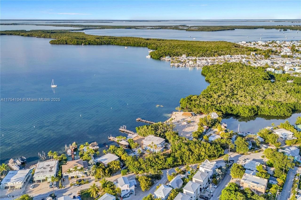 9 Gulf Dr - Photo 5 of 50