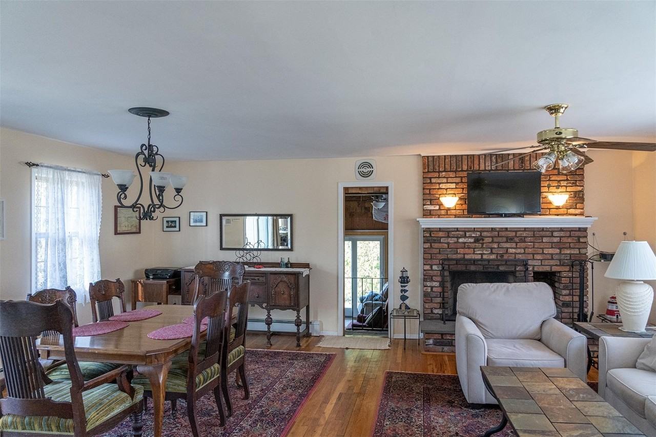 155 Delmar Dr - Photo 2 of 21