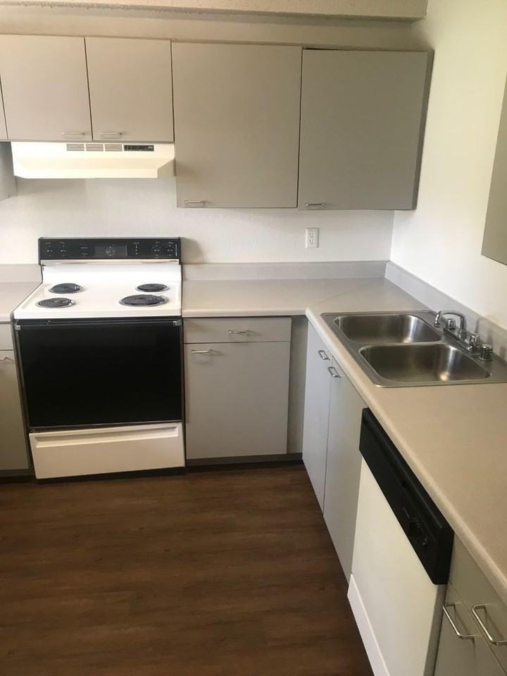 Regents Court Apartments - Photo 3 of 29