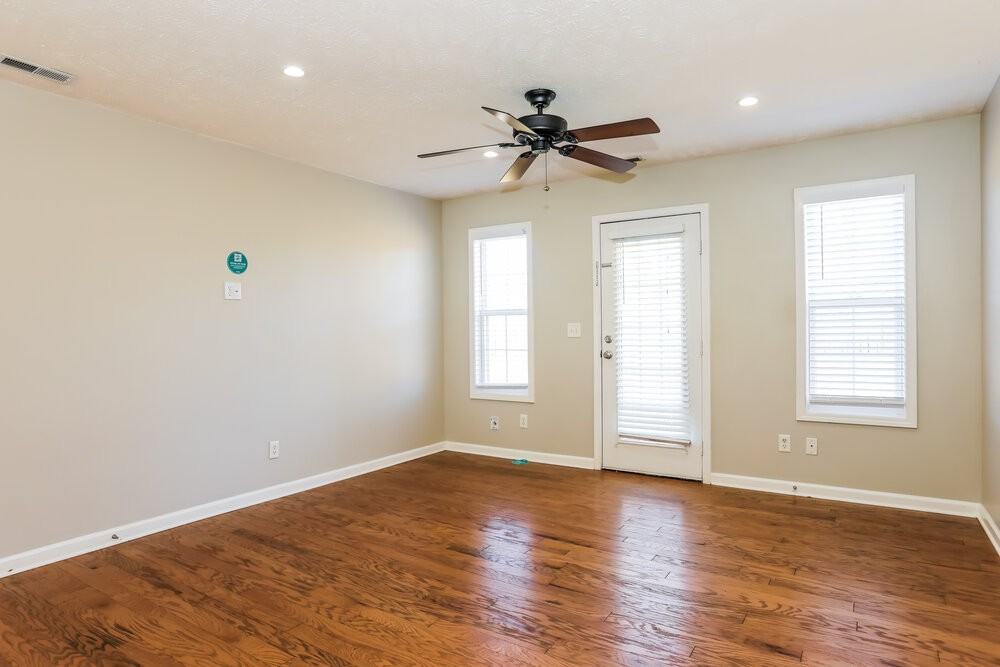 10007 Nevada Ave - Photo 3 of 14