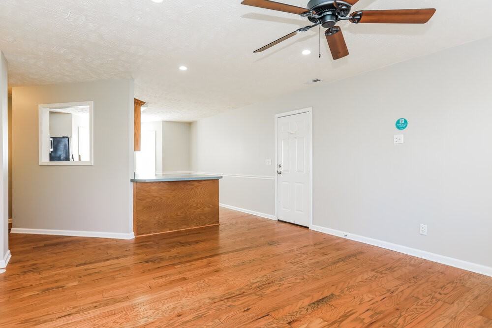 10007 Nevada Ave - Photo 4 of 14