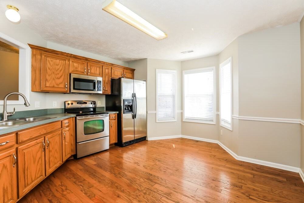 10007 Nevada Ave - Photo 6 of 14