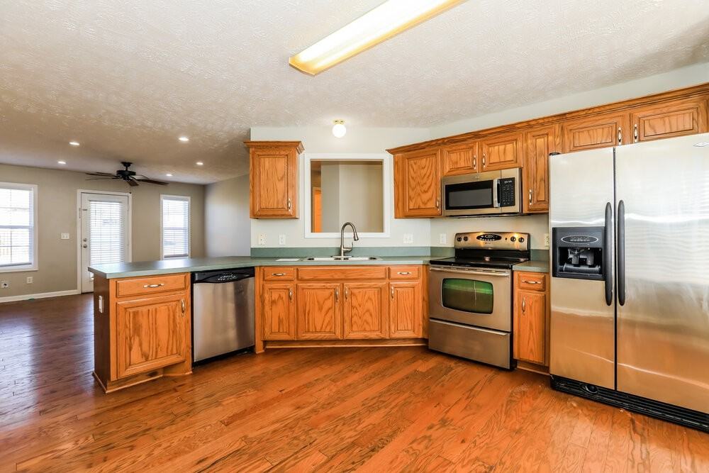 10007 Nevada Ave - Photo 7 of 14