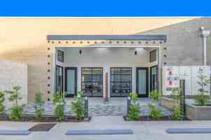 featured image of 2471 Broadway