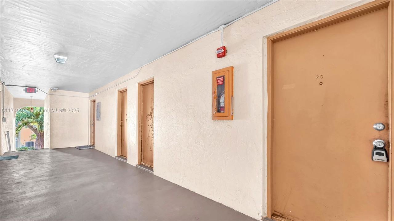 7101 Miami Lakes Dr #Q20 - Photo 3 of 8
