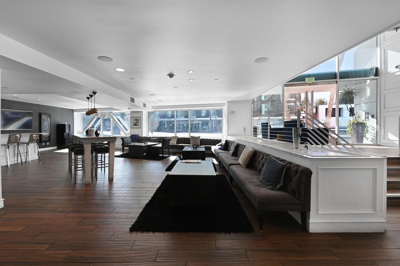 Blu Beverly Hills - Photo 2 of 23