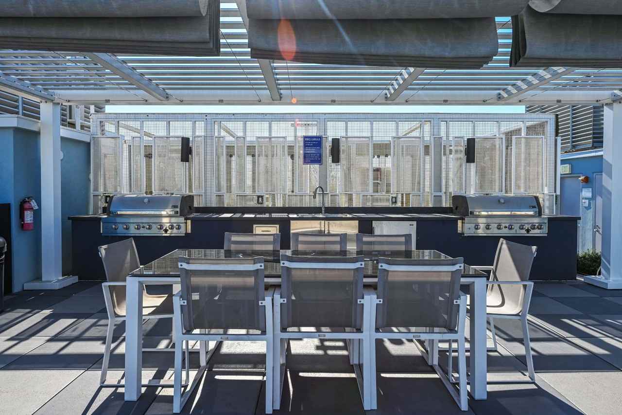 Blu Beverly Hills - Photo 7 of 23