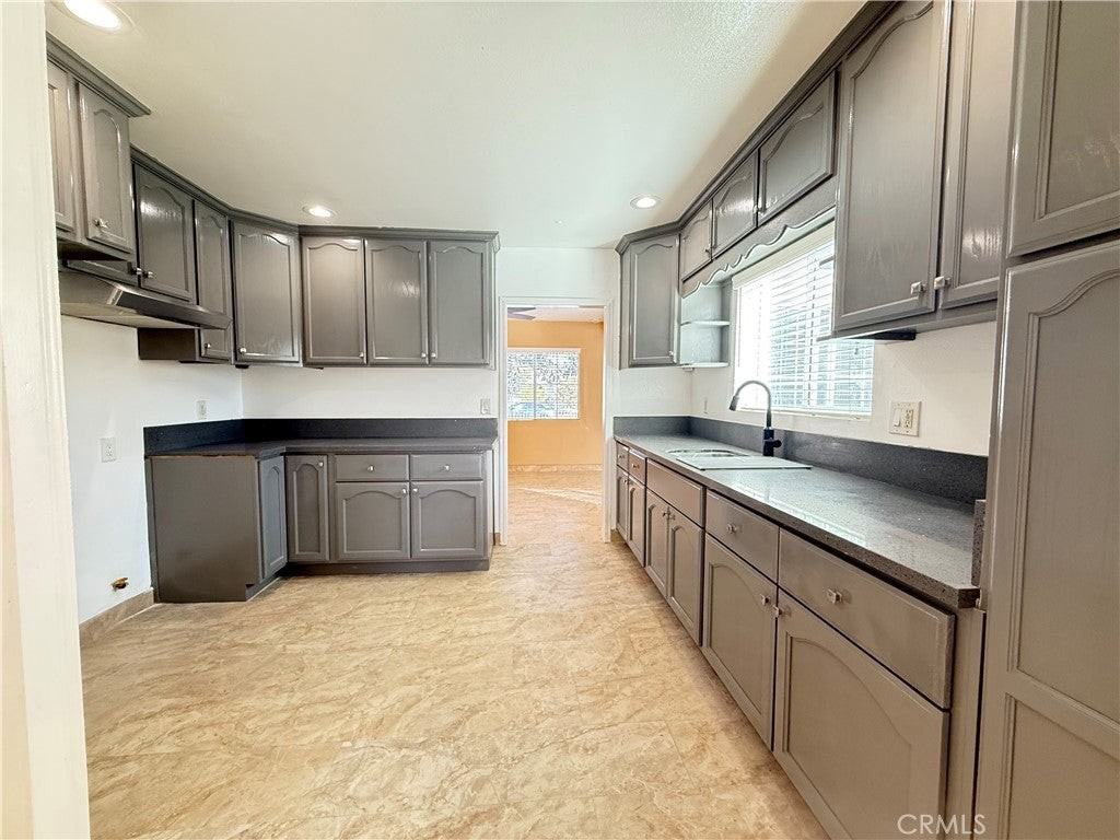 6051 Mayflower Ave - Photo 7 of 18