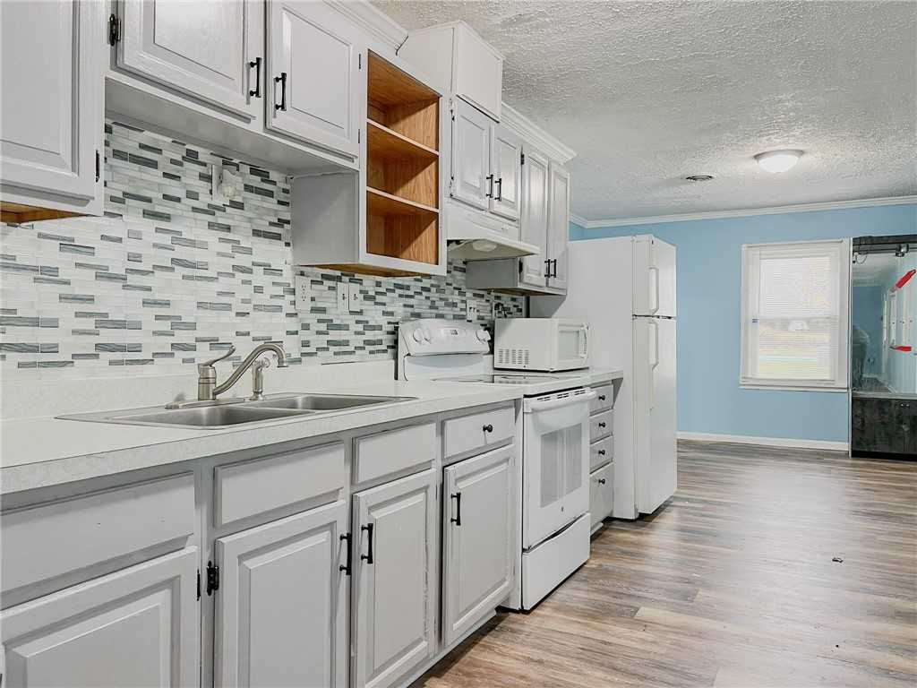 119 Castle Rd - Photo 2 of 16