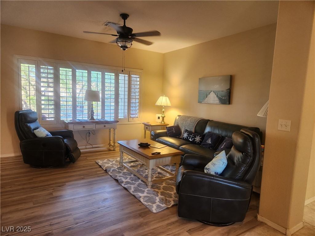 2570 Downeyville Ave - Photo 4 of 26