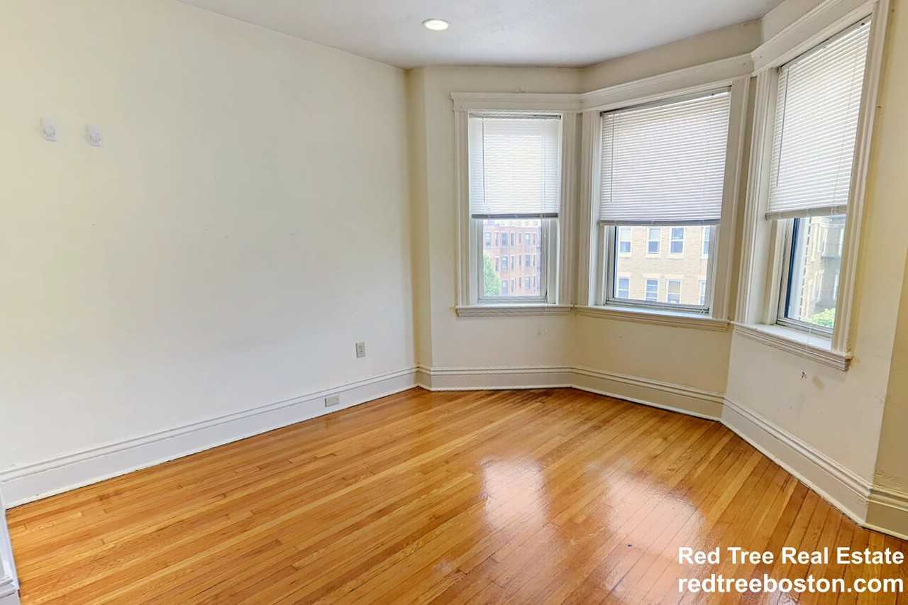 106 Queensberry St #15