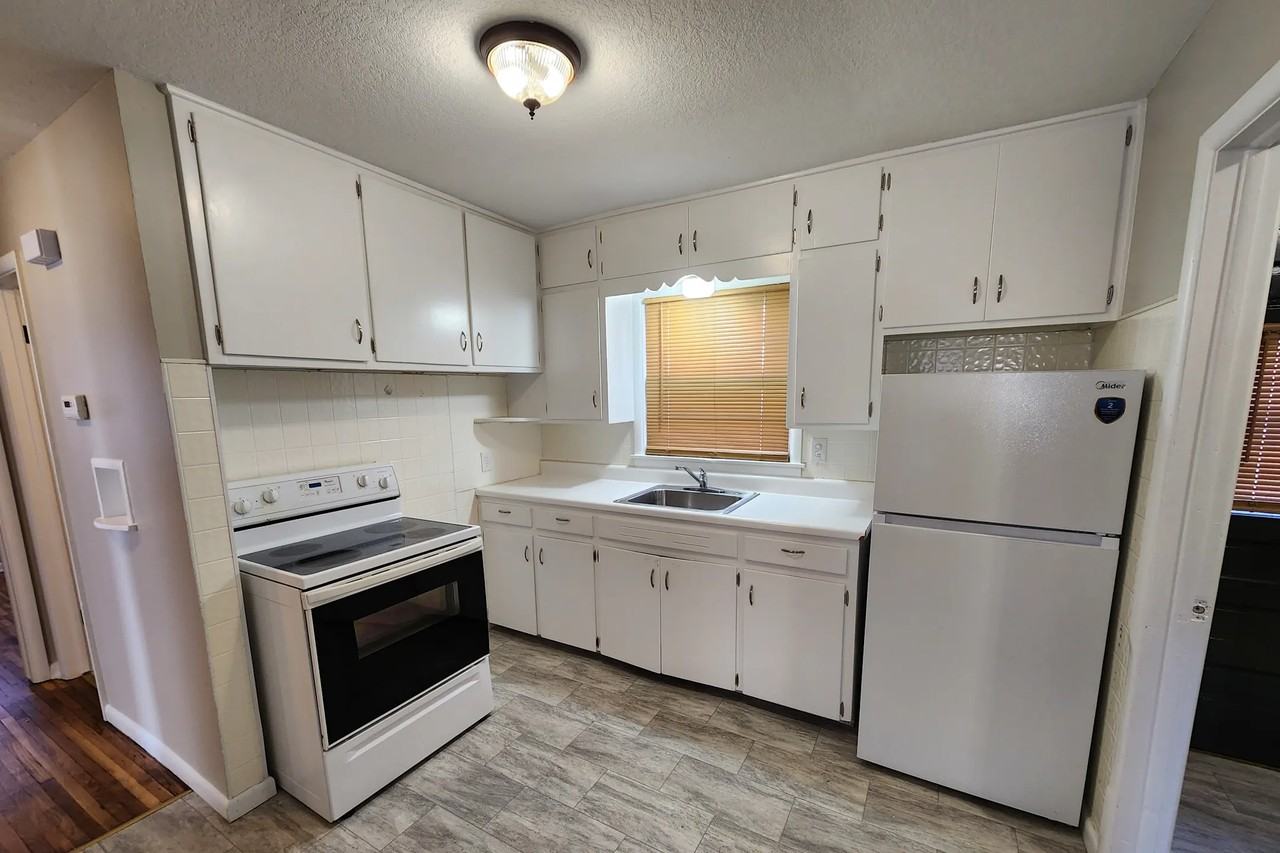 2750 S Lulu Ave - Photo 3 of 10