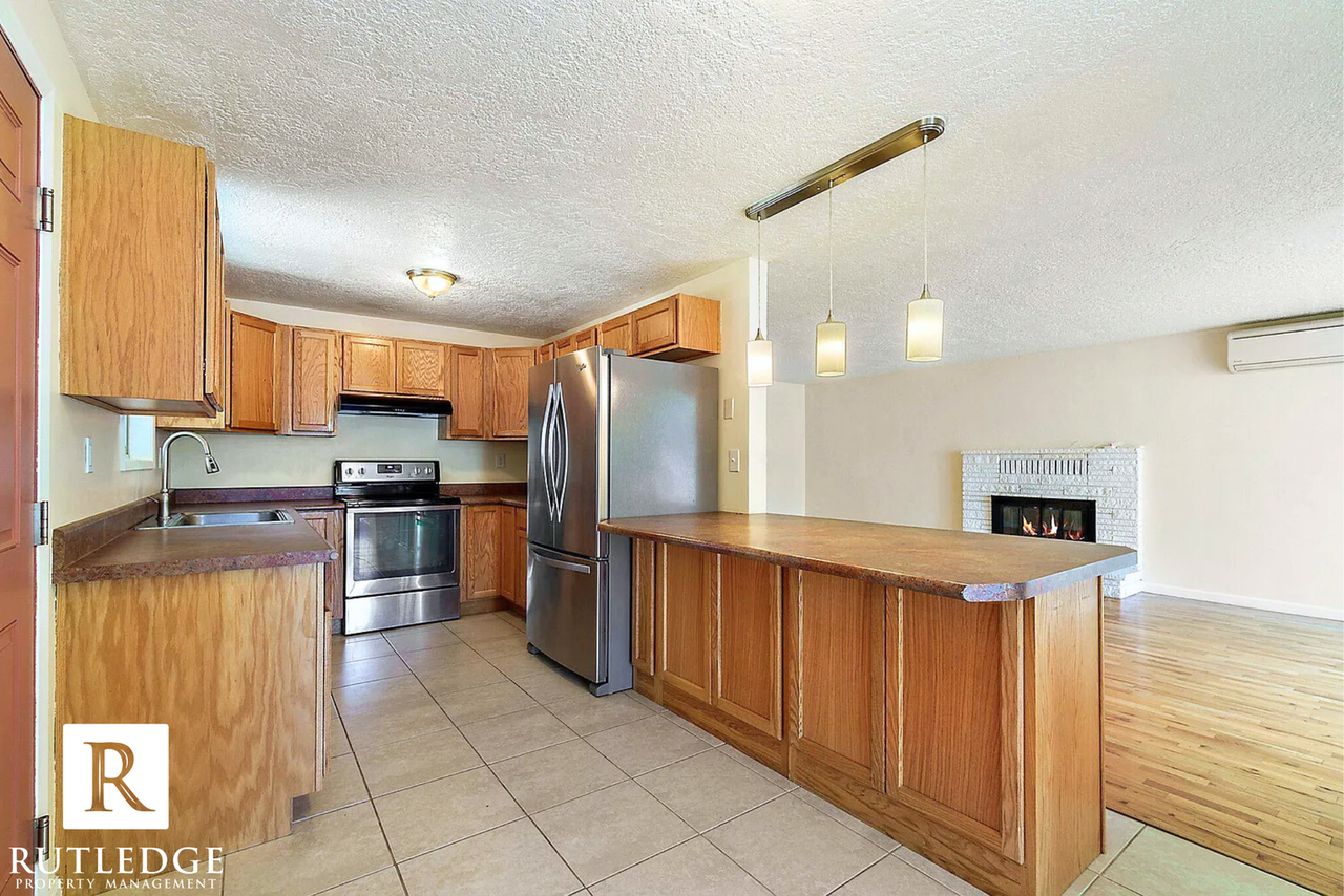 509 Holmes Ave - Photo 7 of 14