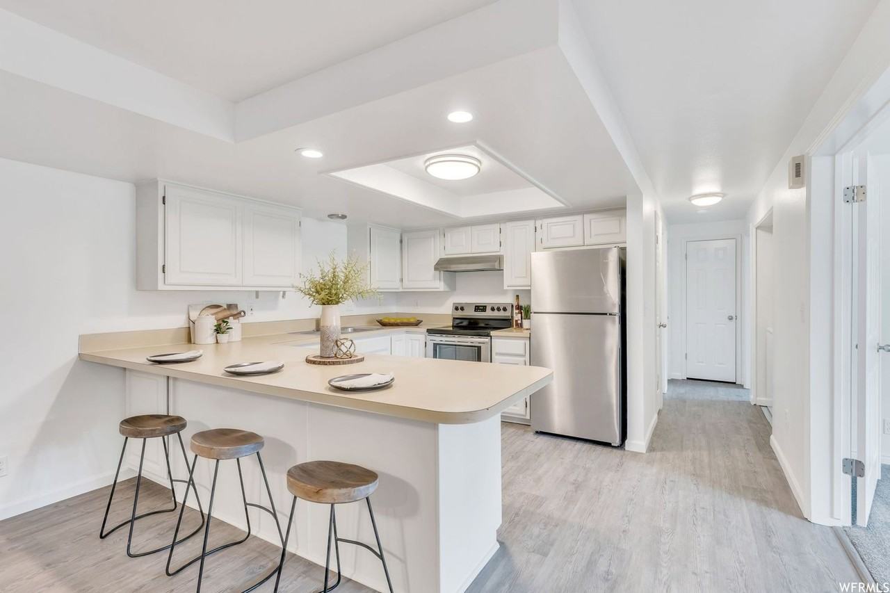 1630 Woodland Dr - Photo 2 of 23