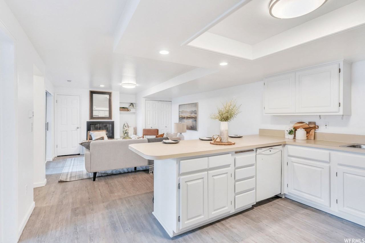 1630 Woodland Dr - Photo 3 of 23