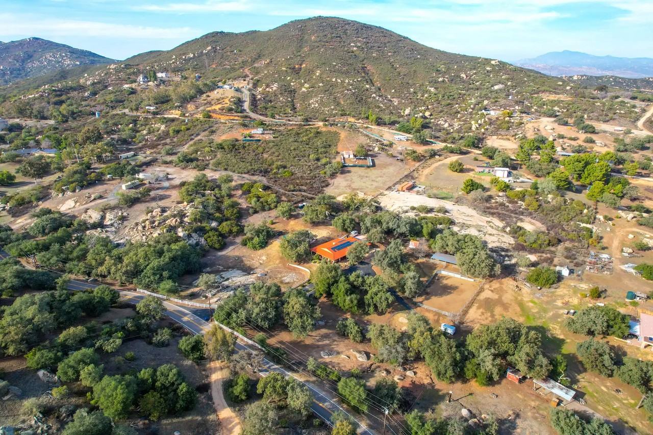 20320 Deerhorn Valley Rd - Photo 3 of 50