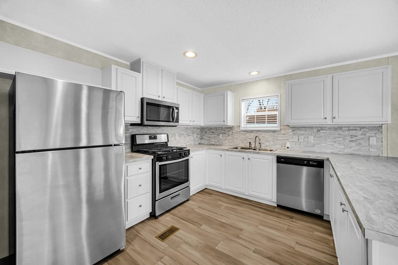 5039 Ingram Ave - Photo 2 of 10