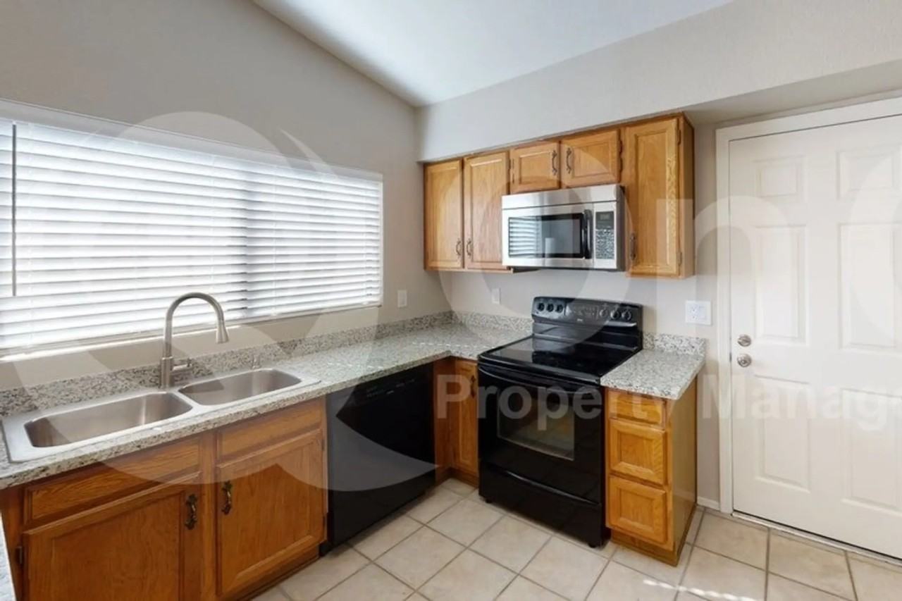 2167 W Ocelot Dr - Photo 2 of 12