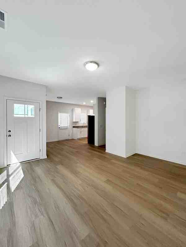 691 S Elm St - Photo 3 of 13
