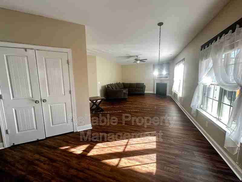 300 Mulberry Banks Dr - Photo 3 of 23