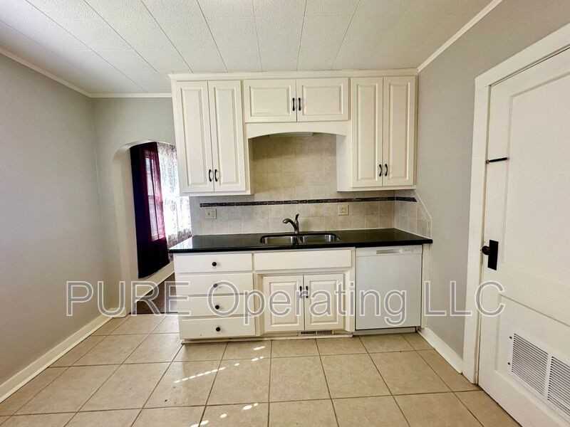 4225 S 39th Ave - Photo 3 of 33