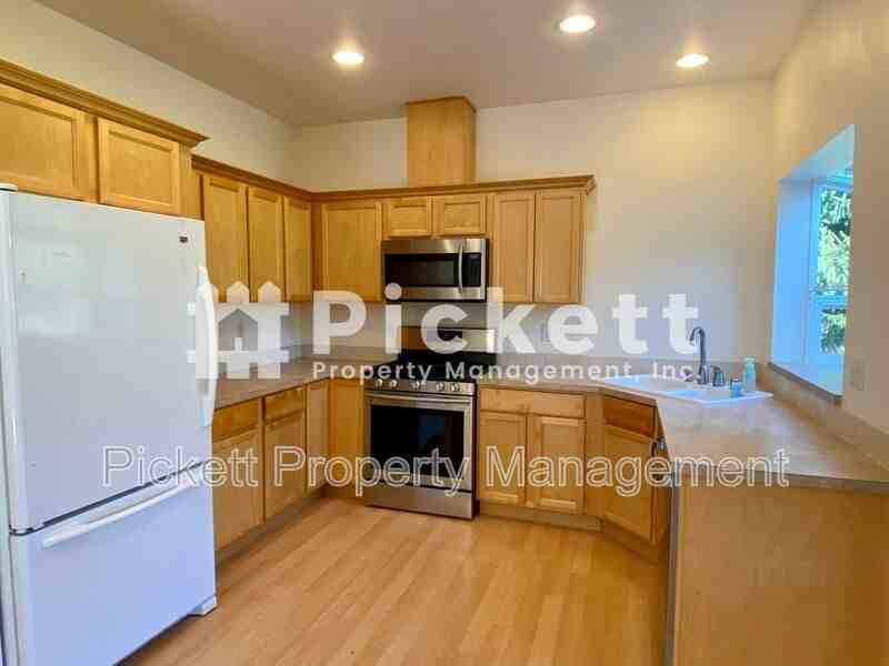 9398 Mayheu Ln Ne - Photo 7 of 31