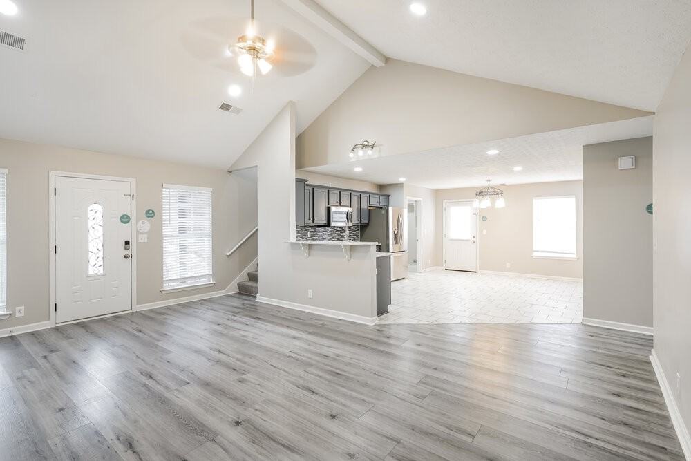 2913 Bayshore Cv - Photo 4 of 17