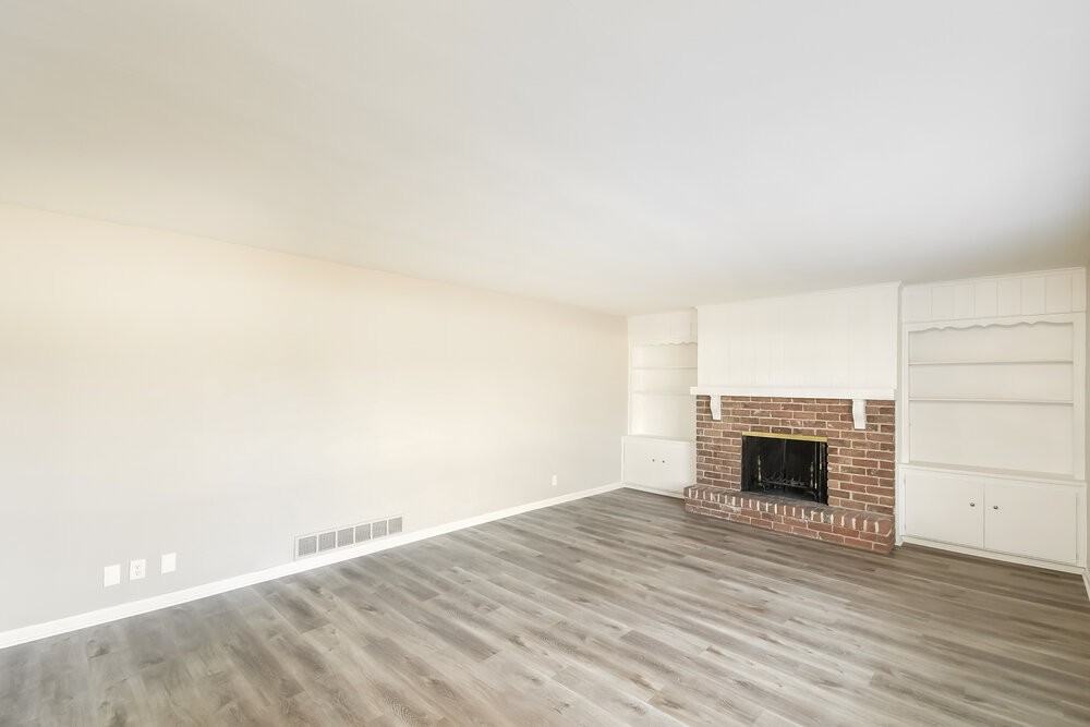 1407 E 1st St - Photo 3 of 16