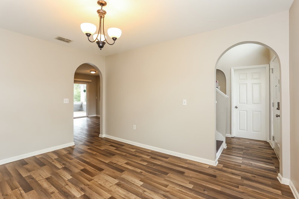 7336 Overland Park Blvd - Photo 5 of 17