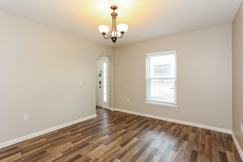 7336 Overland Park Blvd - Photo 6 of 17