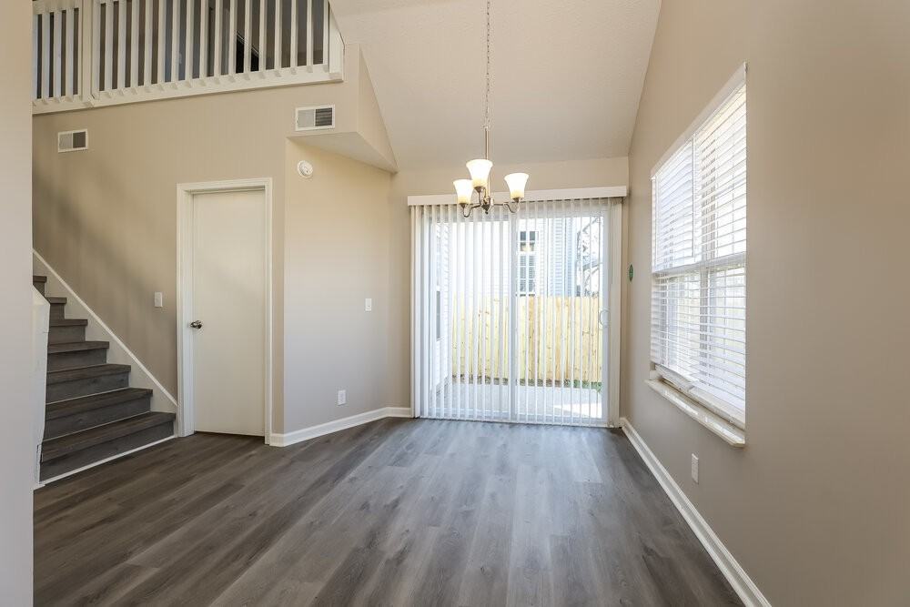 1208 Wembley Dr - Photo 6 of 17