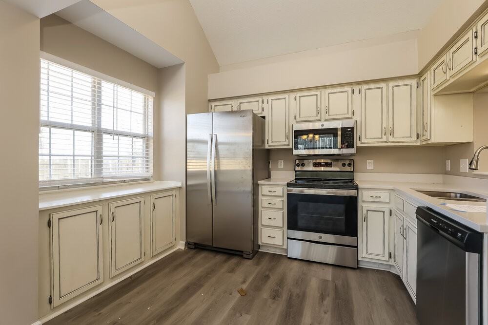 1208 Wembley Dr - Photo 7 of 17