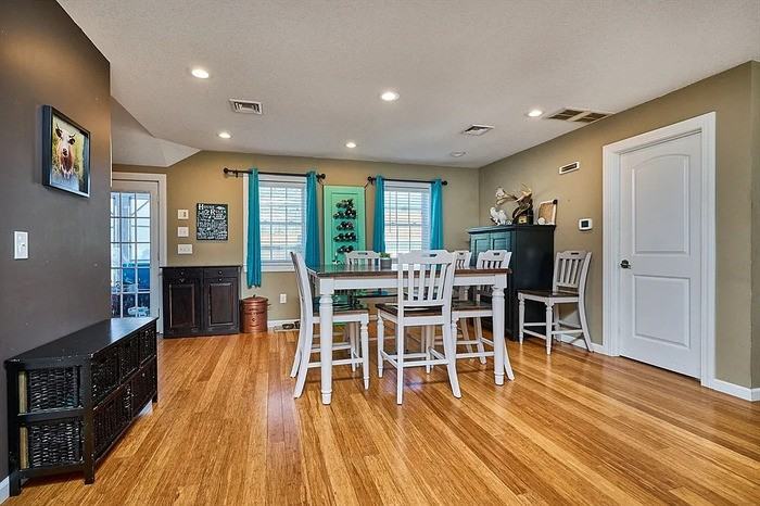 28 Robert St - Photo 3 of 7