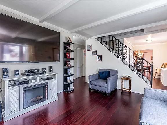 13 Crescent Ln - Photo 2 of 7