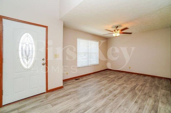 1348 Wagy Sq - Photo 2 of 15