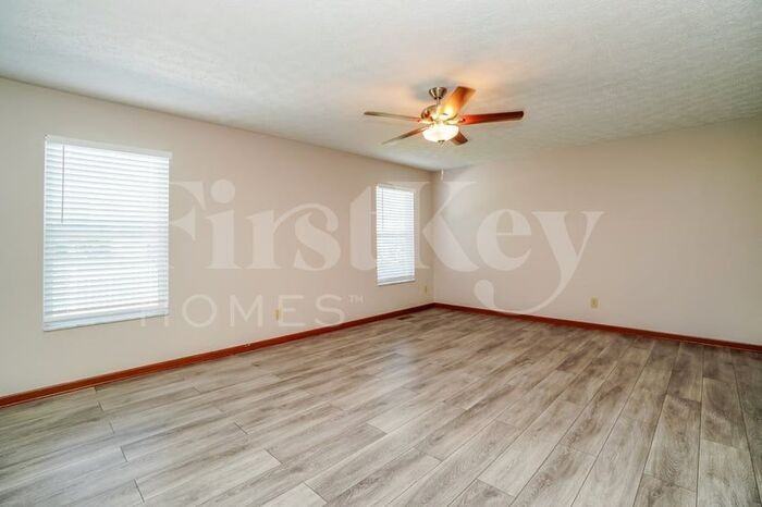 1348 Wagy Sq - Photo 3 of 15