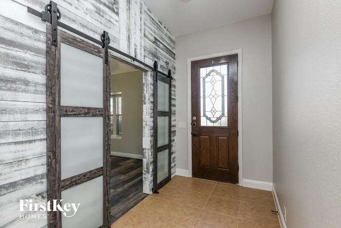 1313 Hearthstone Dr - Photo 2 of 15