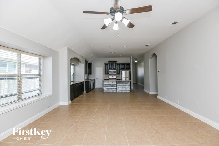 1313 Hearthstone Dr - Photo 3 of 15