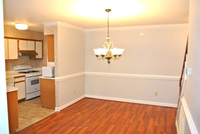 499 Summerwalk Cir - Photo 3 of 13