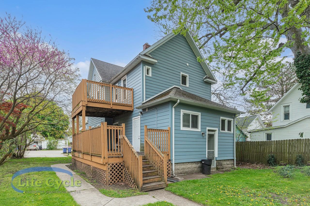 241 Lane Ave Nw #2 - Photo 2 of 17