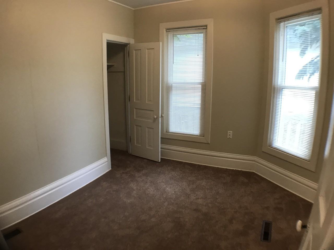 815 College Ave Ne - Photo 2 of 13